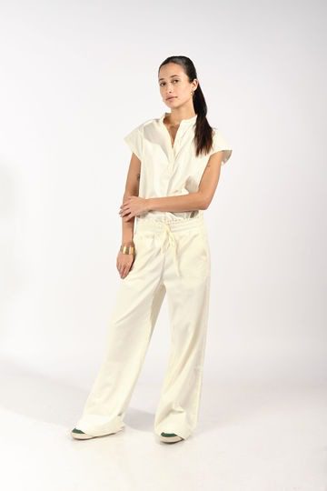 Scrub y pantalón médico para mujer color beige – vista 01
