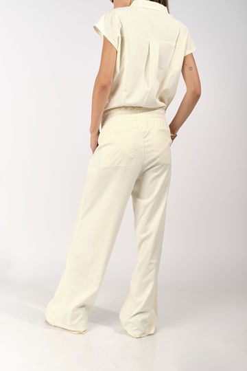 Scrub y pantalón médico para mujer color beige – vista 04